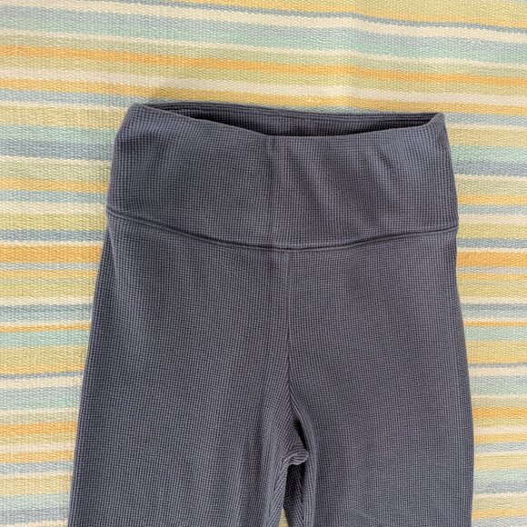 ⭐ Hollister Ultra High Rise Waffle Flare Pants size Small - Picture 3 of 7